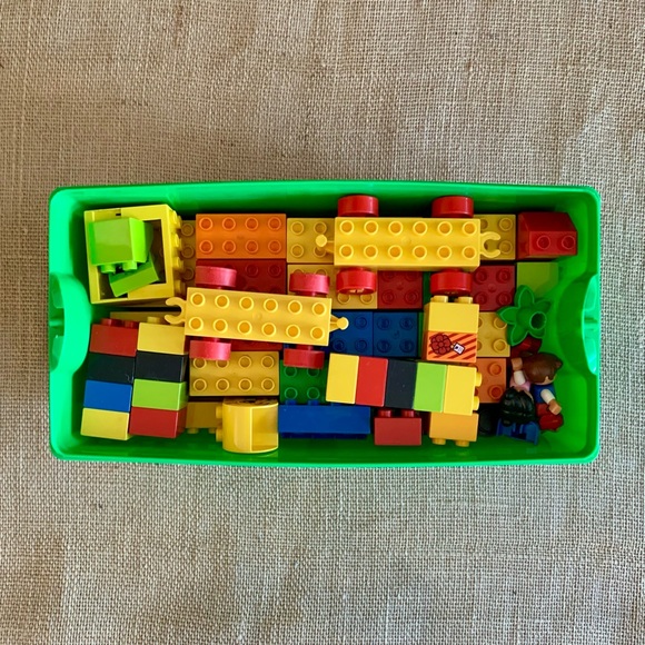 LEGO DUPLO Assortment of Bricks & Figures for Beginner Builder in Storage Bin - Picture 2 of 8